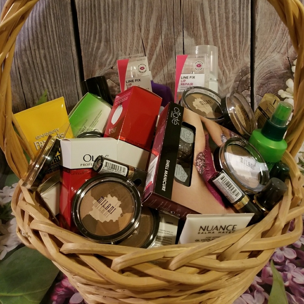 Mystery Lot - Makeup Hair Body -12+ Items Ea NEW